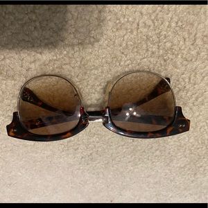 Super cute tortoiseshell sunnies